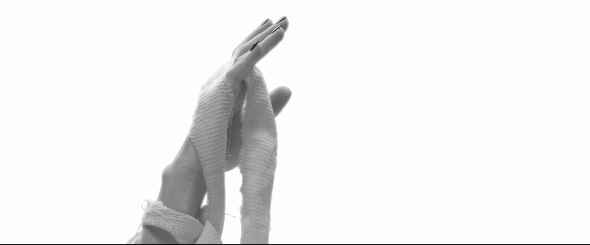 Mona Moheb Company -Commercial.mp4_snapshot_00.05_[2025.04.13_19.33.38]